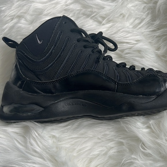 Boys Bakin Black Nike sneakers size 6 - Picture 5 of 7